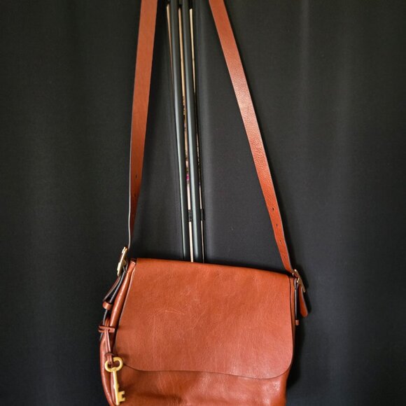 Fossil Leather Saddle Bag Large Caramel Color 11x13 Cross Body - Picture 1 of 4